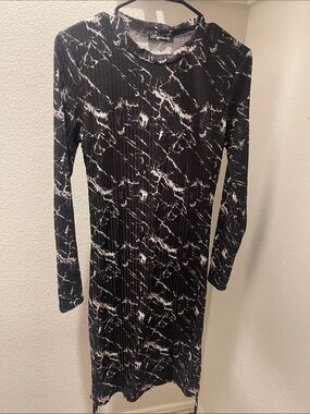 Black & White Marble Print Long Sleeve Dress